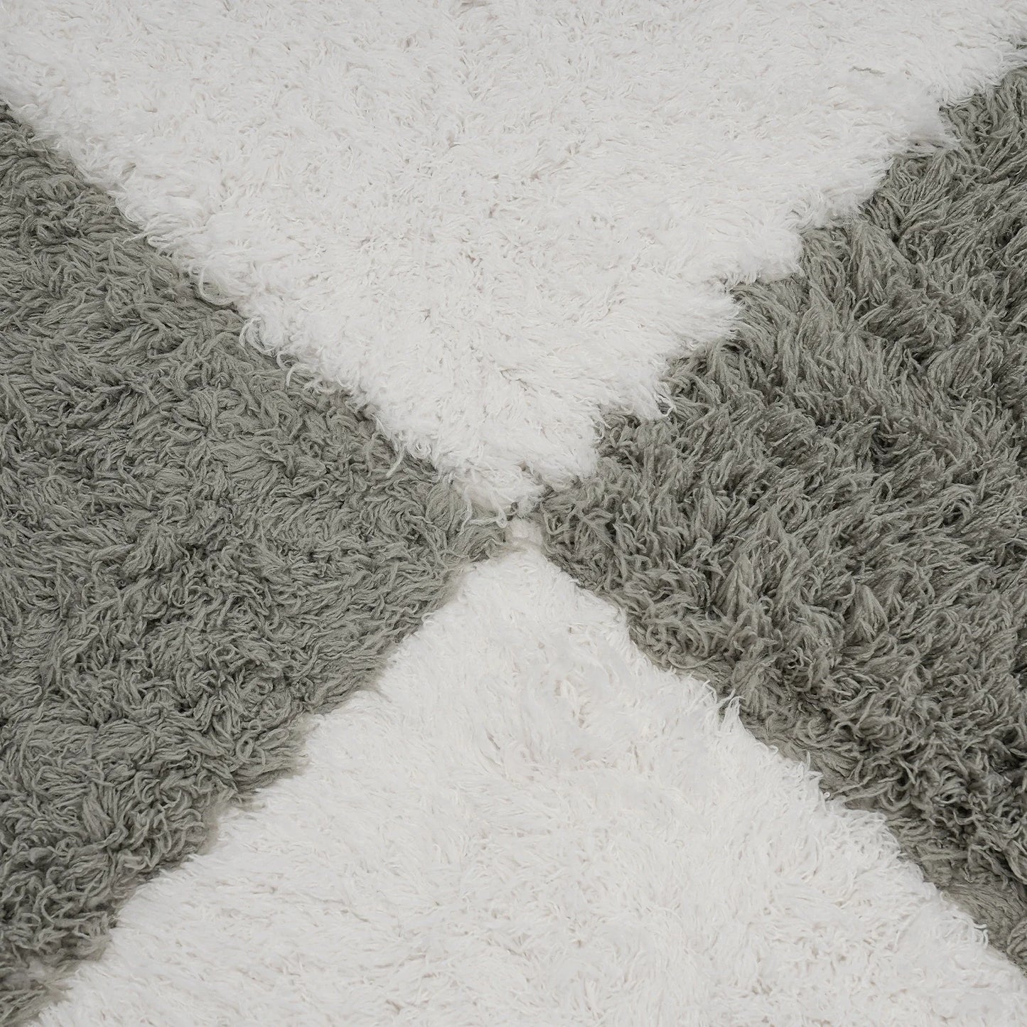 Interlocking Carpet Tiles 16-Piece Square Floor Mat With Border